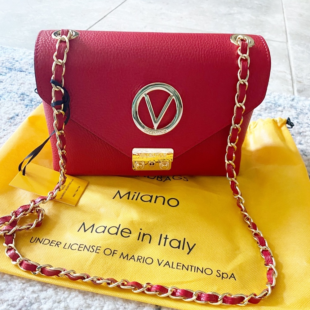 Valentino: Red chain strap Handbag